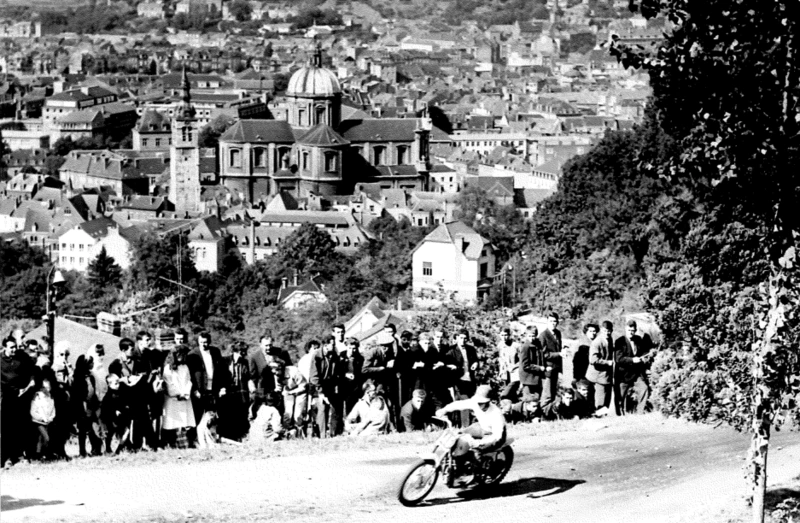 Le chemin de l&rsquo;étang